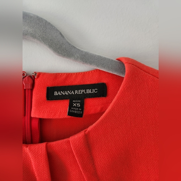 Banana Republic Coral Structured Pleated Neck Short Sleeve Top Sz XS - Picture 2 of 6